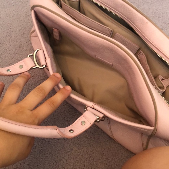 Light pink handbag with so much room!!!! - Picture 4 of 6